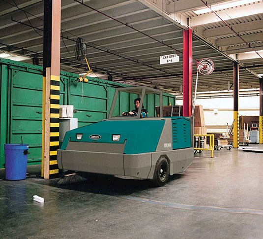 800 Spazzatrice industriale uomo a bordo alt 7